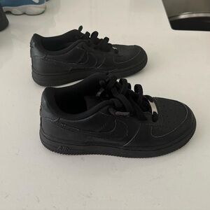 Black Nike shoes in great condition!